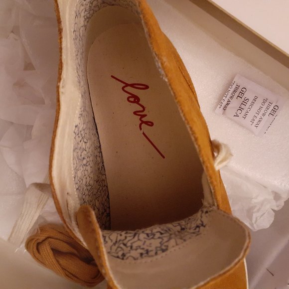 AUTHENTIC ELLEN DEGENERES  SUEDE CASUAL BOOTS - Picture 6 of 11